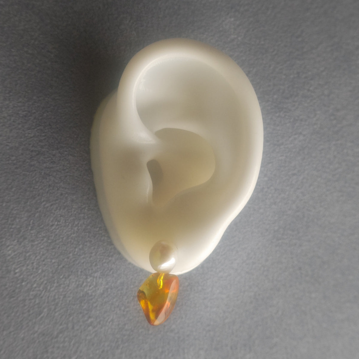 No.0068 琥珀 / 淡水パール ピアス