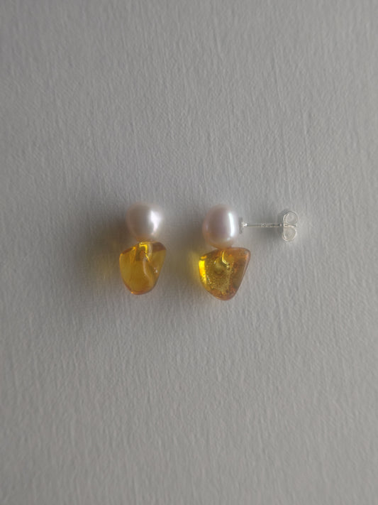 No.0069 琥珀 / 淡水パール ピアス