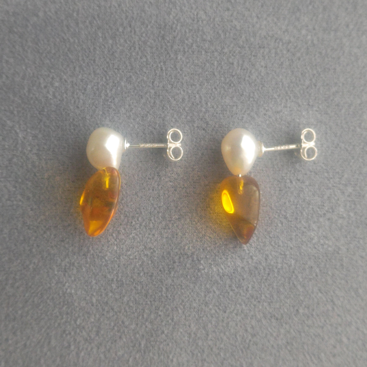 No.0068 琥珀 / 淡水パール ピアス