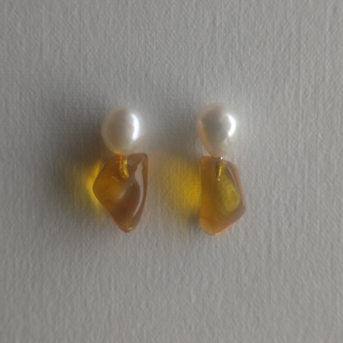 No.0068 琥珀 / 淡水パール ピアス