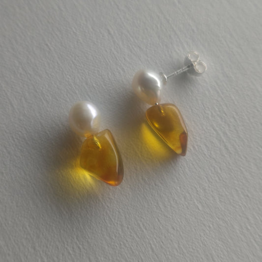 No.0068 琥珀 / 淡水パール ピアス