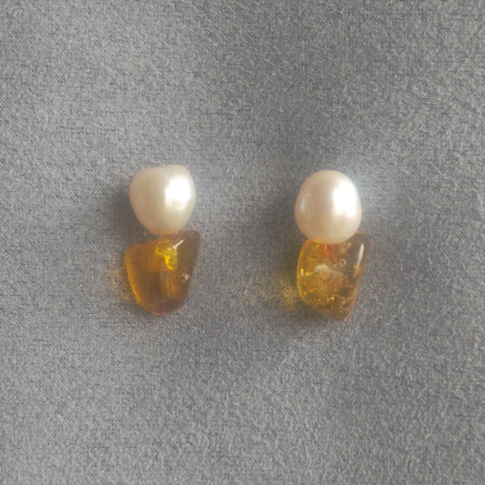 No.0069 琥珀 / 淡水パール ピアス