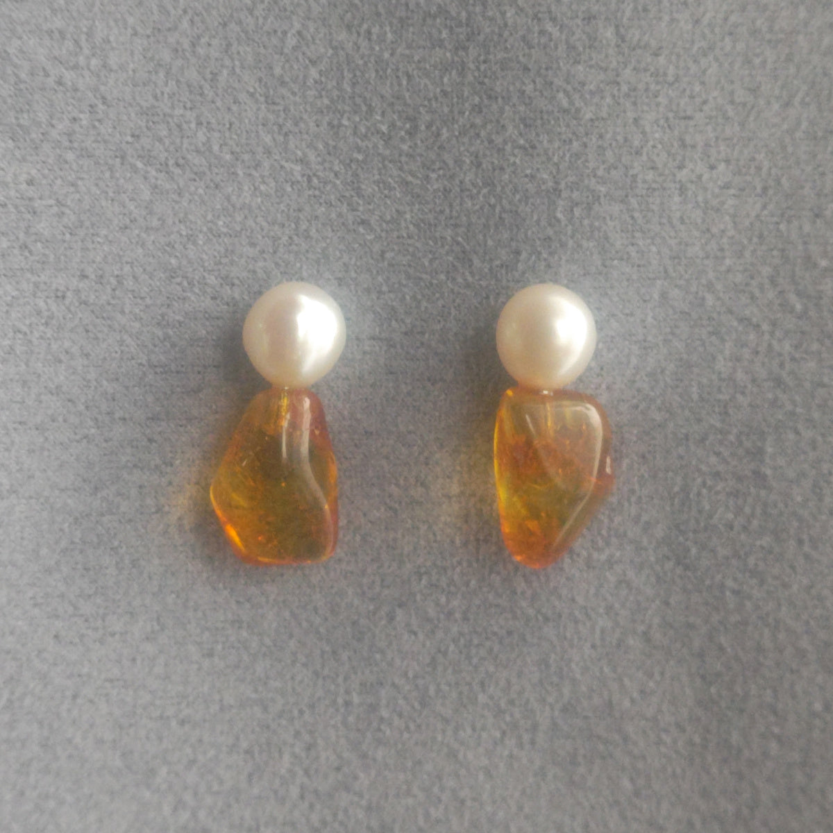 No.0070 Amber / Freshwater Pearl Clip-On Earrings