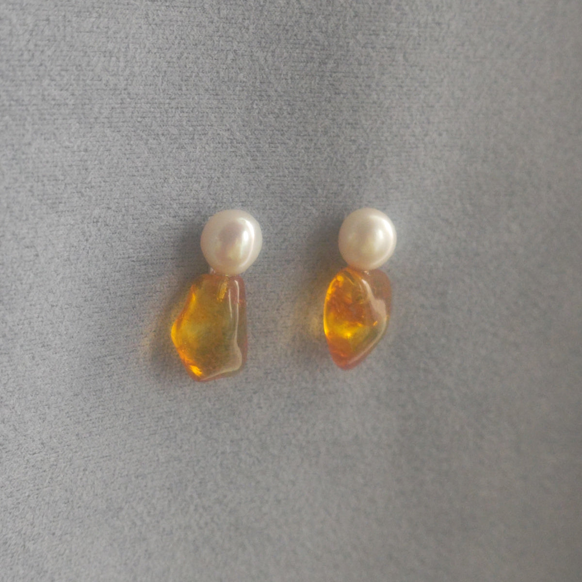 No.0070 Amber / Freshwater Pearl Clip-On Earrings