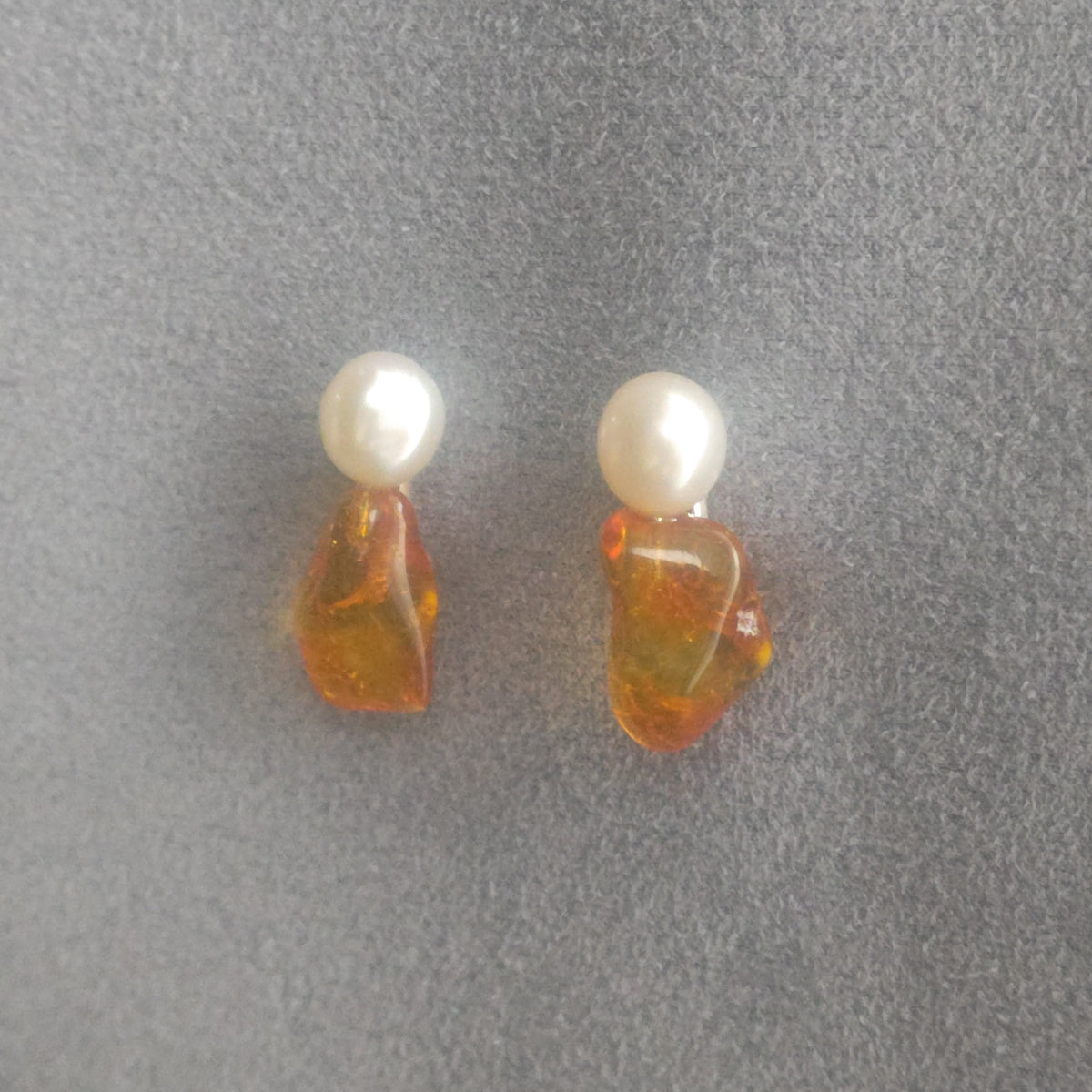 No.0070 Amber / Freshwater Pearl Clip-On Earrings