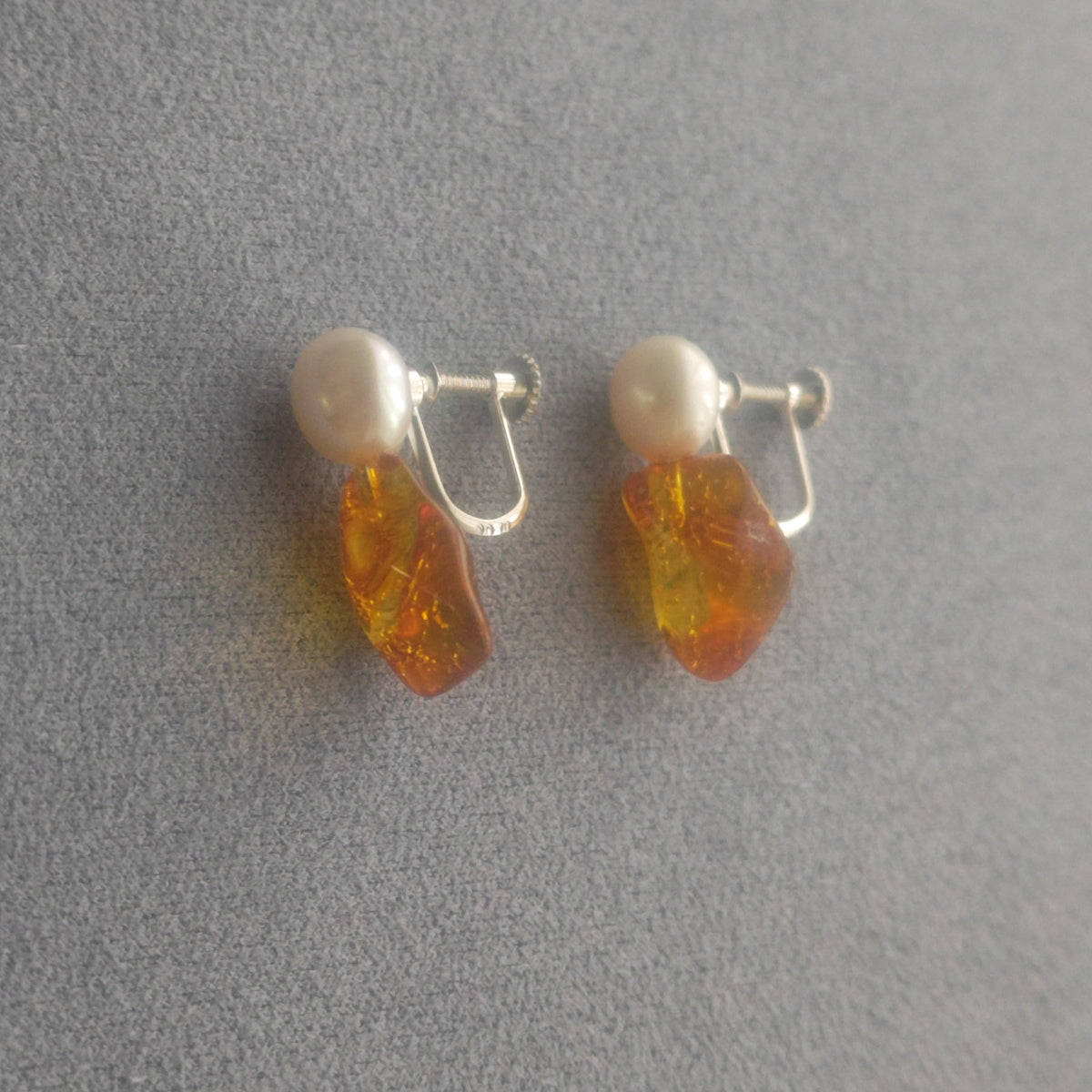 No.0070 Amber / Freshwater Pearl Clip-On Earrings