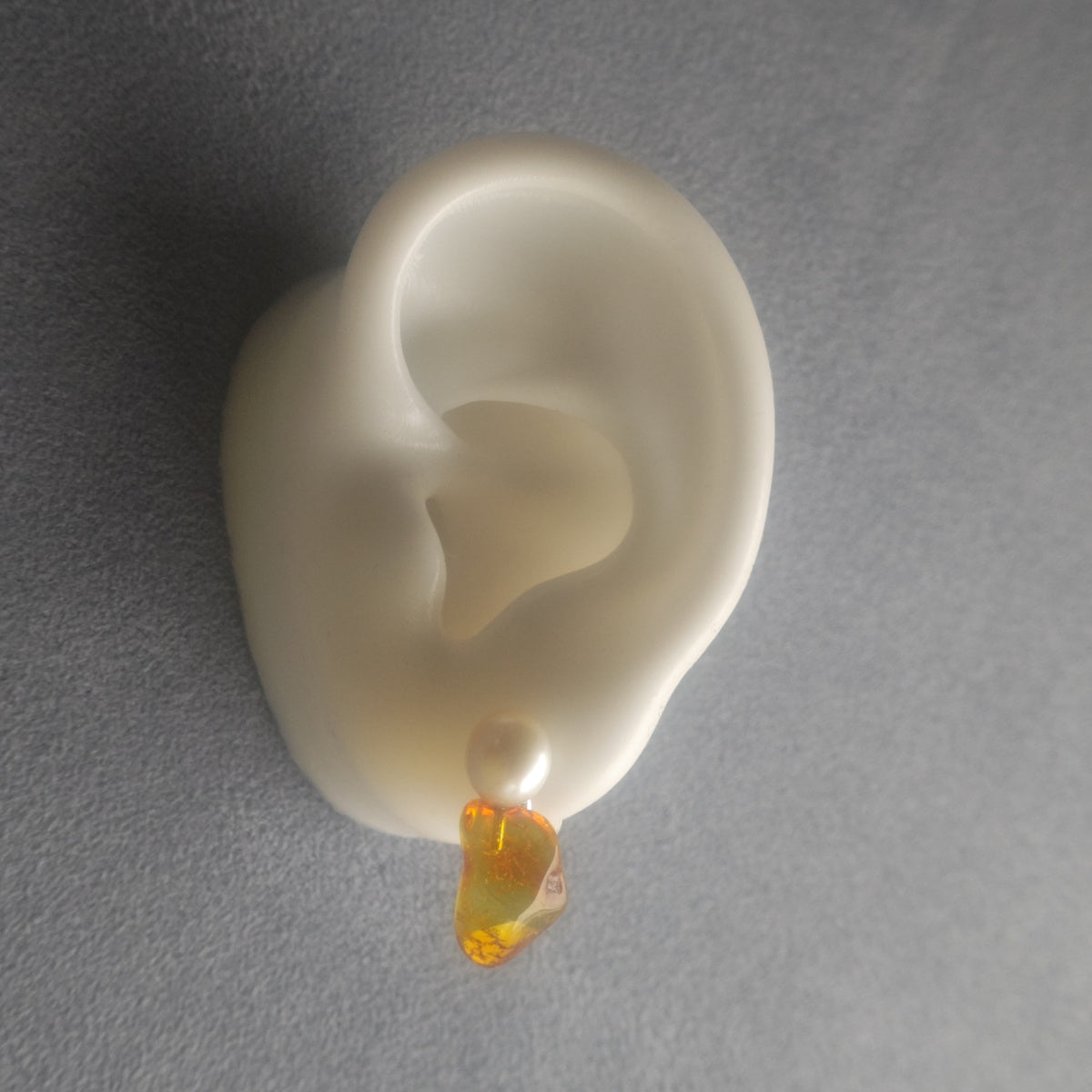 No.0070 Amber / Freshwater Pearl Clip-On Earrings