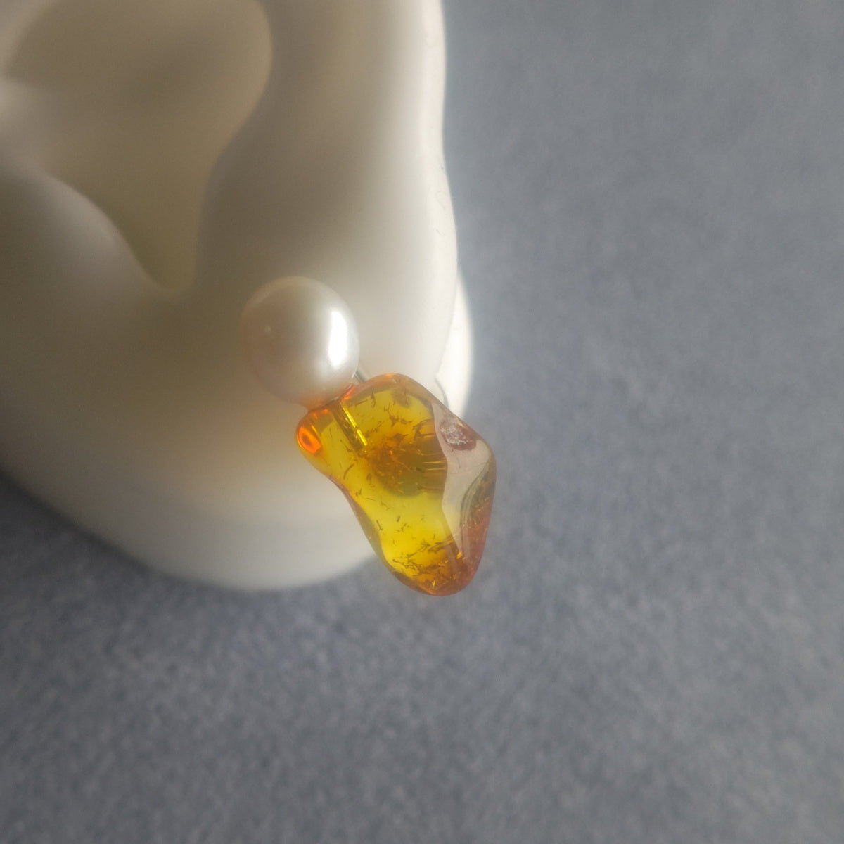 No.0070 Amber / Freshwater Pearl Clip-On Earrings