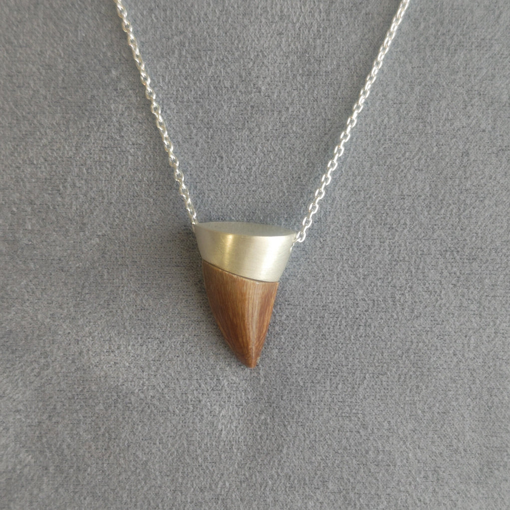 No.0017 モササウルスの歯 ネックレス