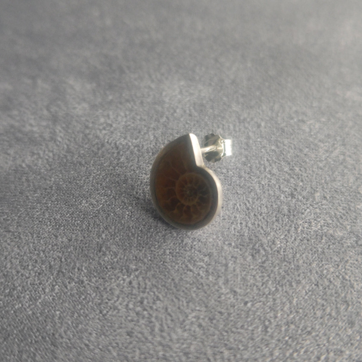 No.0053 アンモナイト シングル ピアス - Small