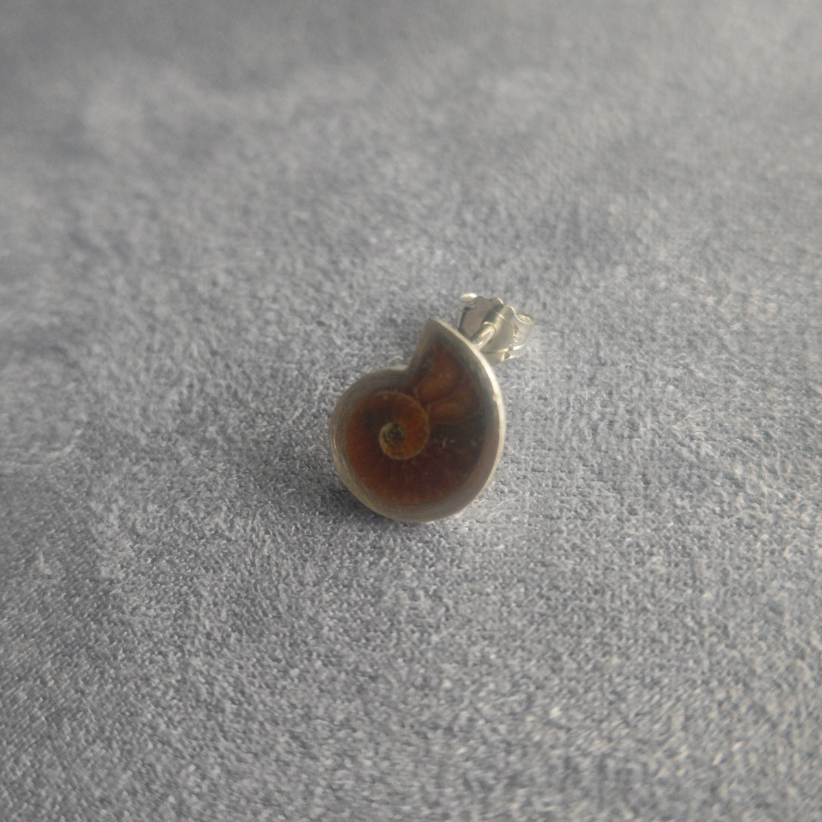 No.0048 アンモナイト シングル ピアス - Small