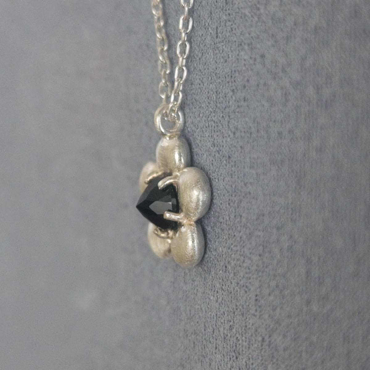 Flower Fossil ネックレス